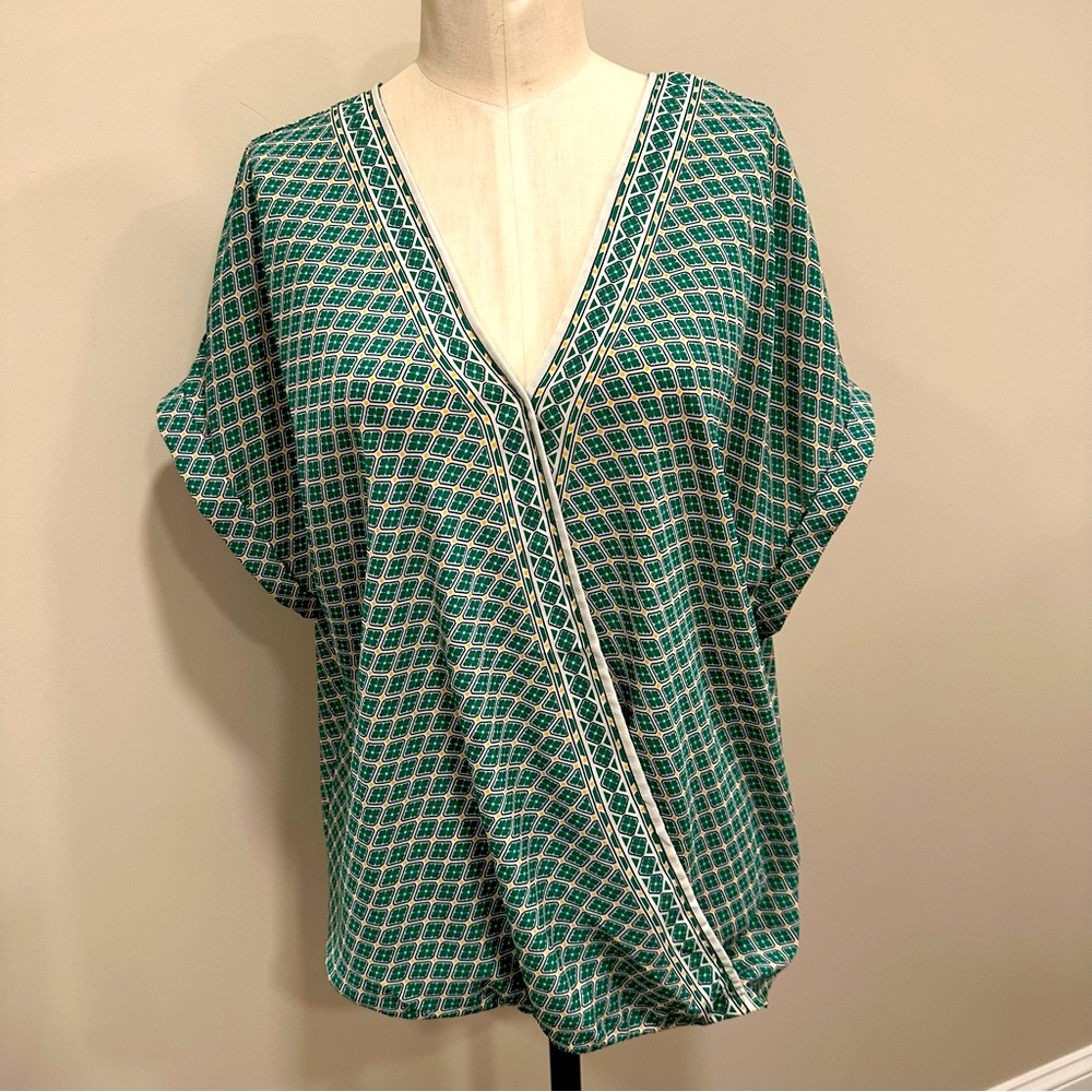 MAX STUDIO Wrap Style V-Neck Short Sleeve Patterned Top Size Large